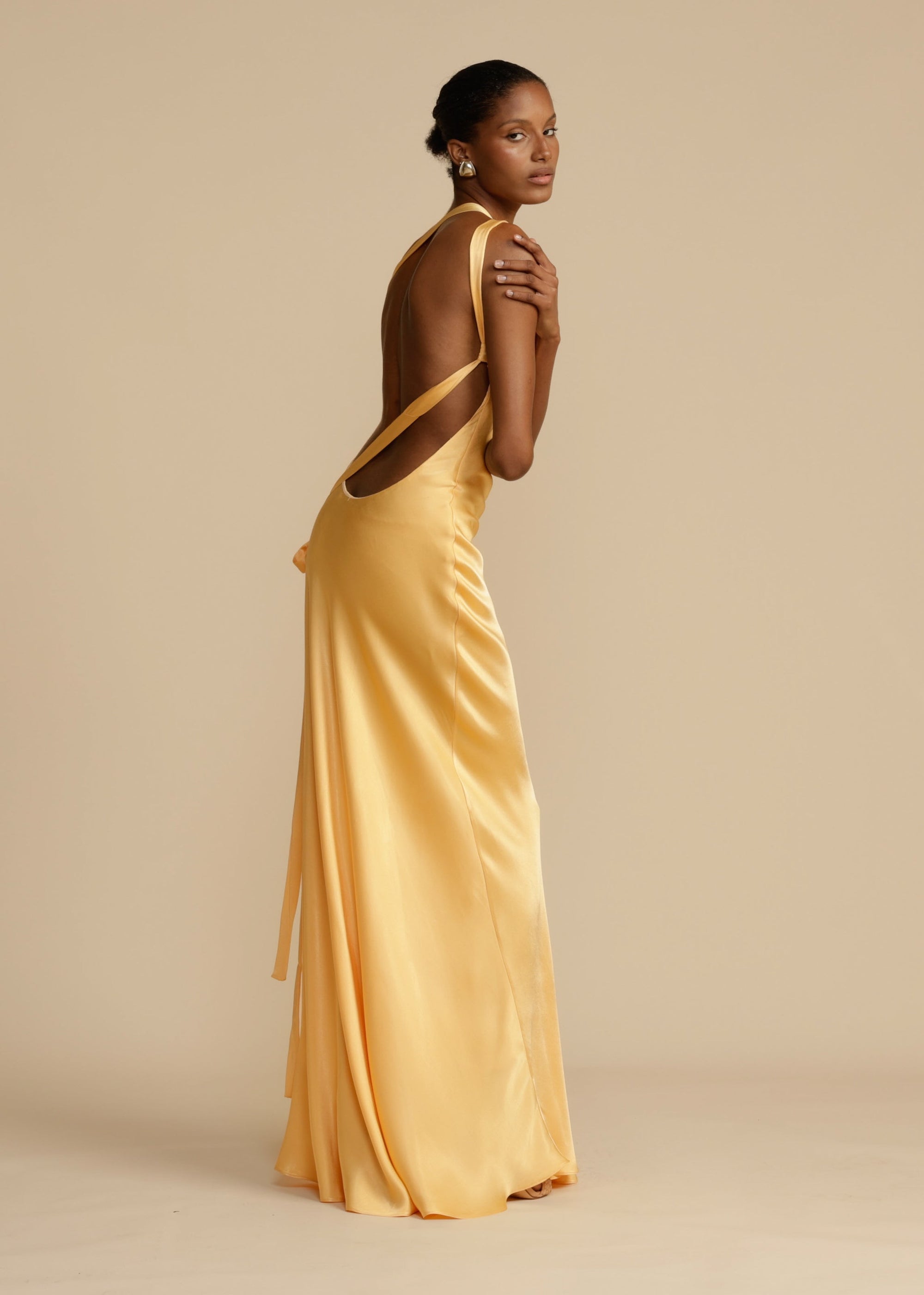 Inés - Vestido dorado elegante